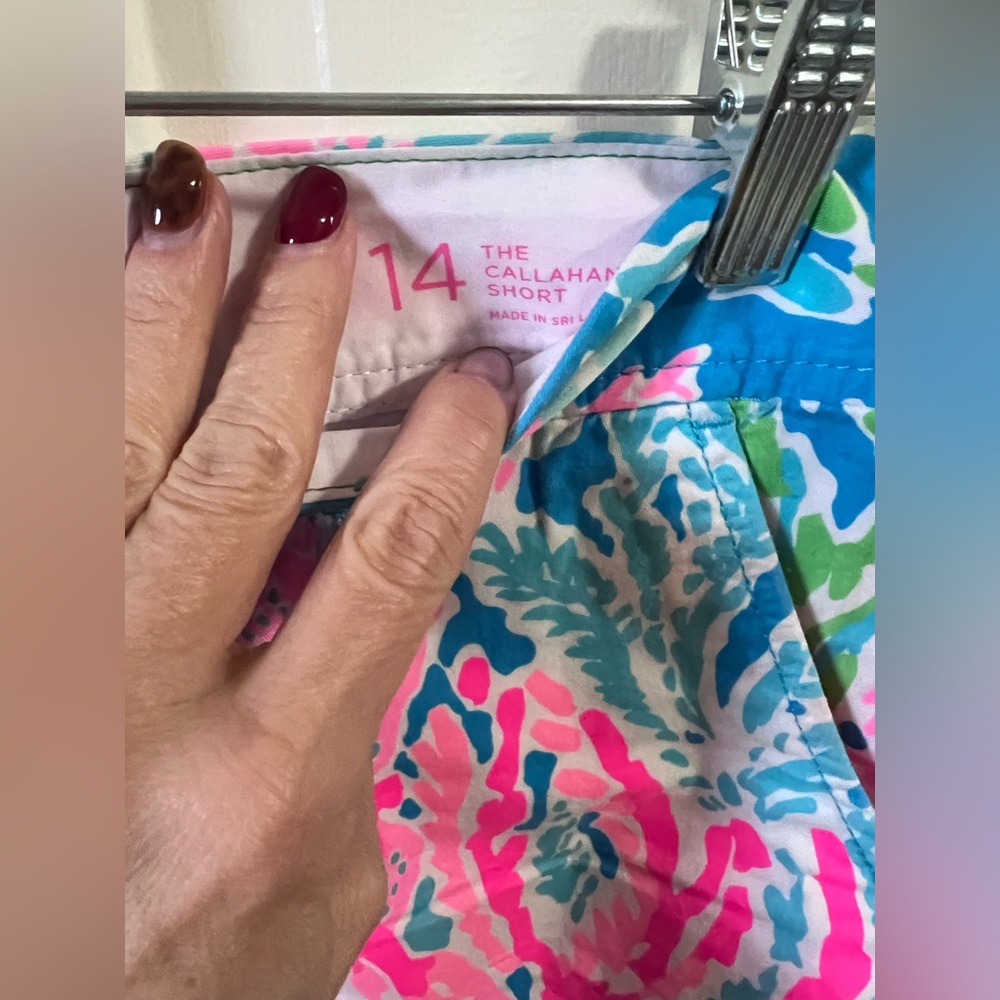 Lilly Pulitzer size 14 Callahan shorts in Let’s Cha Cha - Picture 3 of 5